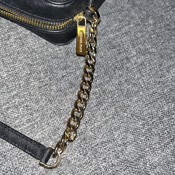 Michael Kors Women's Jet Set Item Crossbody Bag in Black with Gold Hardware - Picture 5 of 5